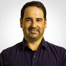 Dee Rowley's Instagram, Twitter & Facebook