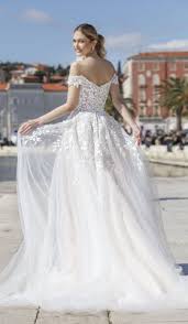Das belgische unternehmen jarice wurde 1947 gegründet, seit 2004 ist es auf brautmode das design der vielfältigen kollektion von jarice verwandelt jeden in eine elegante, trendige und. Buqziw4cvtuem