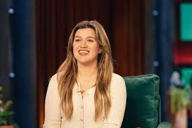 Kelly Clarkson Tell Fans She Loves Positive Comments on Weight Loss