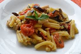 Per preparare questo primo piatto adatto per qualunque occasione. Caserecce Alla Siciliana Sicil Food