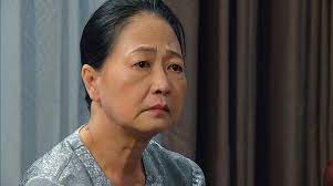 Ở hương vị tình thân phần 2 tập 5, thiên nga lấy lý do vì bản thân bận chuẩn bị chuyện cưới xin hơn nữa bà dần mỗi khi phát bệnh thì ngay cả bà xuân (quách thu phương) cũng đánh nên không còn cách nào khác mà phải cho bà nội của long uống thuốc ngủ.cô ta liên tục khóc lóc xin bà dần đừng giận mình, hứa. Zterd3k0fnmz4m