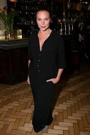 Samantha womack has been suggested to play 34 roles. Samantha Womack Style Clothes Outfits And Fashion Celebmafia