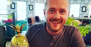 Mio marito sentiva odori che non c'erano e aveva continui déjà vu: pensava  fosse stress, anche il medico concordava. Poi la diagnosi choc": il  racconto di Leanne Fair