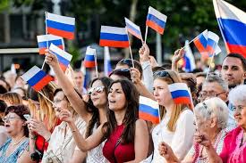 Сохраняется данная традиция и в настоящее время. Den Rossii V Krasnodare Fleshmoby Yarmarki Koncerty Timy Belorusskih I Plc