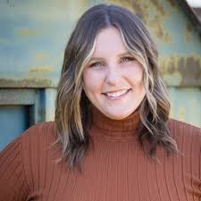 Danielle Thayer (@DaniThayy)