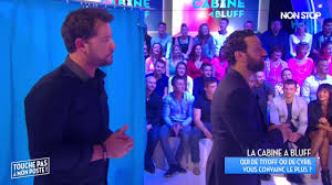 Julien lepers viré de questions pour un champion ! Julien Lepers Debarque Deguise En Batman Youtube