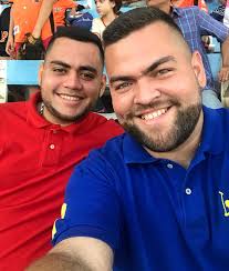 No cumple nadie, el gemelo! 🥳 Mi hermano @eduardoarobayo, el chipolo, que  ya es más grande que yo. Algo terco a veces, pero un amor también en otras  ocasiones. 🤣 Te deseo