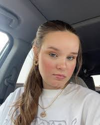 Anna Eubanks's Instagram, Twitter & Facebook