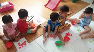 Pada gambar mozaik tersebut, digunakan metode dimana pembuat mozaik membentuk pola gambar terlebih dahulu baru kemudian menempelkan serpihan atau pecahan bahan untuk menyusun mozaik. Sekolah Oasis Mozaik Buah Apel Kelas Pga Facebook