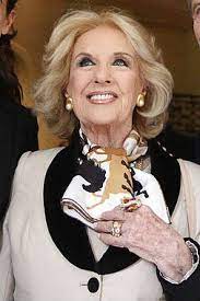 Rosa maría juana martínez suárez (born 23 february 1927), known by her stage name mirtha legrand (″legrand″ being a portmanteau for the french le. Mirtha Legrand Wikipedia