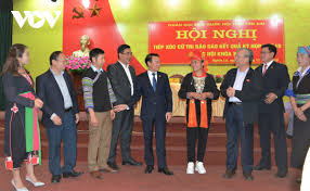 Thường trực ban bí thư ban chấp hành trung ương đảng cộng sản việt nam, gọi tắt là thường trực ban bí thư, trước đây còn được gọi là thường trực bộ chính trị, là chức danh do bộ chính trị chỉ định, có nhiệm vụ phụ trách, chủ trì công việc hàng ngày của ban bí thư. ThÆ°á»ng Trá»±c Ban Bi ThÆ° Tráº§n Quá»'c VÆ°á»£ng Tiáº¿p Xuc Cá»­ Tri Tá»‰nh Yen Bai