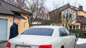 Ålands rikaste man är en stor konstälskare och har byggt ut huset för att få plats för alla konstverken i sin stora samling, mer än hundra verk. Ny Rekordbot Till Alandskungen