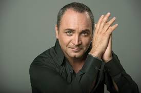 El divertido "ninguneo" de Mario Mutis a Luis Jara en "Mucho Gusto"