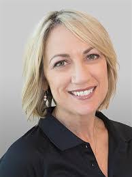 Loretta Ryan's Instagram, Twitter & Facebook