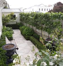 A Collaboration Between Garden Designer Architect Hedge In 2020 Hedges Garden Design Front Garden