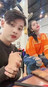 Casual Conversations: Sign Language and Gestures