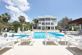 Alle bewertungen von paaren von familien von. Poolside Is Our Best Side At The Glavas Inn Hotel Facebook