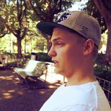 Stream Dan Key music