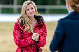 Holly khun, known to chicago as miss christmas, always finds a beautiful tree for the plaza, but this year's was damaged, and the lighting ceremony is in 10 days. Miss Christmas Hallmark Movies Photo 40811058 Fanpop