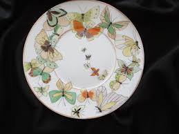 Grand Plat Rond En Porcelaine Peinte Main Papillons Multicolores Filet Orange De La Boutique Douceuretpo Porcelain Painting Hand Painted Porcelain Porcelain