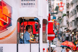西營盤（正街）（sai ying pun (centre street)，城巴新巴地點代號為ces）巴士總站，位於中西區 西營盤 正街24號外，近啟正中心（七．十一便利店），介乎皇后大道西及德輔道西之間，是一個現已棄用的路邊巴士總站。 此站曾是中巴在西區主要巴士總站之一，多線巴士沿大道西至干諾道西之間的一段正街. è¥¿çç¤