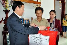 Ông vương đình huệ sinh năm 1957, quê ở huyện nghi lộc, tỉnh nghệ an. VÆ°Æ¡ng Ä'inh Huá»‡ Muá»'n Lam Vua Ká»³ Cuá»'i Tiáº¿ng Dan