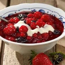 Rote Grutze Mit Vanillesosse Klassische Art Rezept Lebensmittel Essen Rezepte Vanillesosse