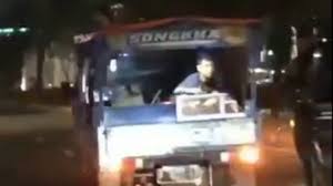 Berapa gaji sopir truk cabe? Viral Detik Detik Truk Tabrak Pembalap Liar Sopir Diamuk Massa