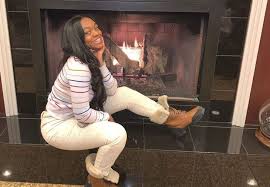 Surviving r kelly aired in the us last week and is continuing to make headlines due to its the audience still has lots of questions about the documentary, including who is azriel clary? Dlisted One Of R Kelly S Girlfriends Azriel Clary May Be Ready To Turn On Him