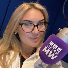 Lara Davies (@laradaviestv)