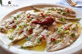Oggi vi propongo 4 insalate di pesce che potrete sfruttare come antipasti per una cena di pesce. Antipasti Fornelli Di Sicilia