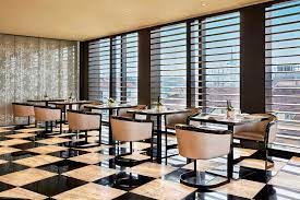 Infatti la città meneghina è anche la capitale italiana del design perché è sede di studi e istituti di design rinomati a livello mondiale. The Best Fashion Bars And Restaurants In Milan Flawless Milano