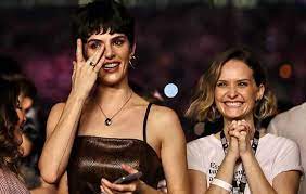 She was born on friday, october 11 is monica benini married or single, who is she dating now and previously? Monica Benini Vai As Lagrimas Durante Show De Sandy E Junior Ofuxico