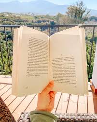 Losdomingossonparaleer Y Aprovechar El Solazo Que Hace En Malaga Disfrutando Del Ratito Que Me Queda Antes De Ver A Mis Girls Buen Domingo I 2020