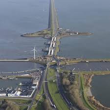 The number 350 bus from leeuwarden to alkmaar takes an unusual route: Covid 19 En Werk Afsluitdijk De Afsluitdijk