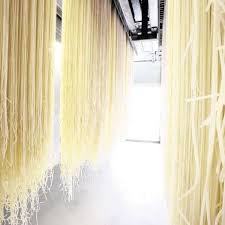 Due to supply shortages during the corona crisis, the german defence industry boosts capacities for the production of medical technology. Schiesspulver Aus Der Nahe Betrachtet Region Waldkraiburg