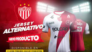 Fieles a sus tradiciones, los rayos mantuvieron su playera blanca con rayas. Necaxa Presenta Jersey Alternativo Deportes Liga Mx Tudn Univision