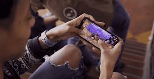 The battle royale game may be installed through apk android format. Descargar Apk Fortnite Para Android E Ios Y Pc