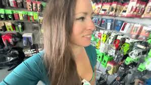 De compras con @Ricarditoofit por las tiendas de bicicletas de Cartagena!