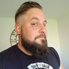 Have a consistent beard care routine. Before Braw, I never paid any  attention to my beard, because I didn't know any better, I assumed it was  meant to be scruffy and itchy.