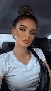 Heidi Diederich's Instagram, Twitter & Facebook