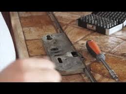 L'élément le plus important qui détermine la sécurité de votre propriété résidentielle est la présence d'un système de verrouillage moderne et fiable des portes. Comment Reparer Une Serrure De Porte D Entree Securite 5 Points Youtube