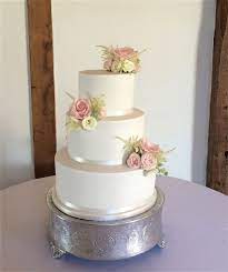 3 Tier Wedding Cake With Fresh Flowers Fresh Flower Cake Tiered Wedding Cake Cake