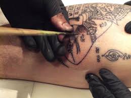How to get rid of a stick and poke keep rubbing the area for about 30 minutes, removing the upper layer of skin.once the scrubbing is complete, add antiseptic or triple antibiotic cream to avoid any type of infection how to stick 'n' poke: How Long Do Stick And Poke Tattoos Last Authoritytattoo