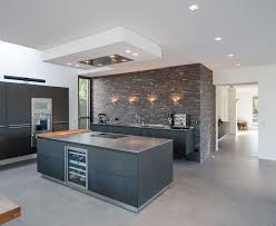 Bulthaup B3 Mit Individueller Arbeitsplatte Aus Edelstahl Im Kuchenblock Integriert Ist Ein Weinschrank Gagge Gaggenau Kuchen Bulthaup Kuchen Kuche Edelstahl