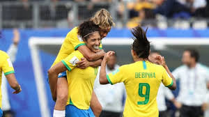 Arte da seleção brasileira de futebol feminino de 2020 foi criada em homenagem ao dia internacional das mulheres, e é a primeira arte do botonistas onde você poderá customizar não só o tamanho e numeração, mas também os nomes das jogadoras. Kefera Festeja Vitoria Da Selecao Feminina E Alfineta Time Masculino
