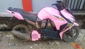Modifikasi honda beat memang kerap dicari di internet untuk inspirasi bagi kalian yang ingin dandani beat kesayangan. Modifikasi Tumpang Sari Honda C70 Pakai Basic Mesin Yamaha Mio Setia1heri Com