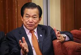 He is currently married with six children, four daughters and two sons. Lee Shin Cheng Family