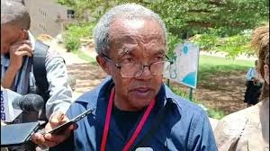 Dia hisy hikozy indray ve hoe izay môly kely io Dia hiwerawerana ry zandary  Dia hisy hiteny koa ve hoe avelao ry zareo fa sahirana fa io fivelomany Dia  hisy hanambara koa