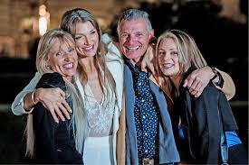 Johnny Abhraham y Karen Ferrero se comprometen